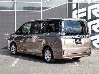 2018 Toyota Voxy III (R80) Рестайлинг, серый, 2445000 рублей, вид 2