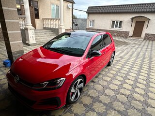 2018 Volkswagen Golf GTI VII Рестайлинг, красный, 2300000 рублей, вид 3
