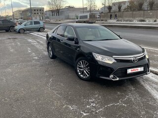 2017 Toyota Camry VII (XV50) Рестайлинг 2, чёрный, 1830000 рублей, вид 4