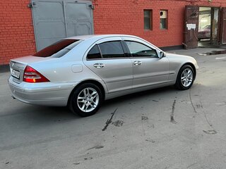 2001 Mercedes-Benz C-Класс 200 II (W203), серебристый, 500000 рублей, вид 3