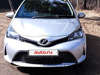 2014 Toyota Vitz III (XP130) Рестайлинг, серый, 740000 рублей, вид 1