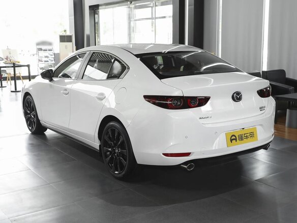 2025 Mazda 3 Axela IV (BP), белый, 3600000 рублей - вид 4