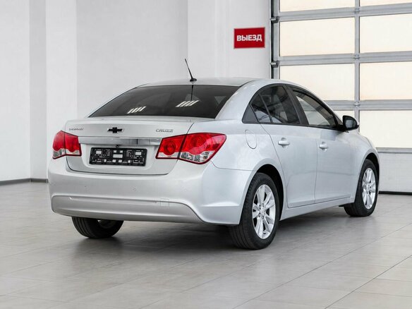 2014 Chevrolet Cruze I Рестайлинг, серебристый, 700000 рублей - вид 5