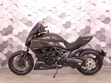 2011 Ducati Diavel Carbon, чёрный, 749000 рублей, вид 4