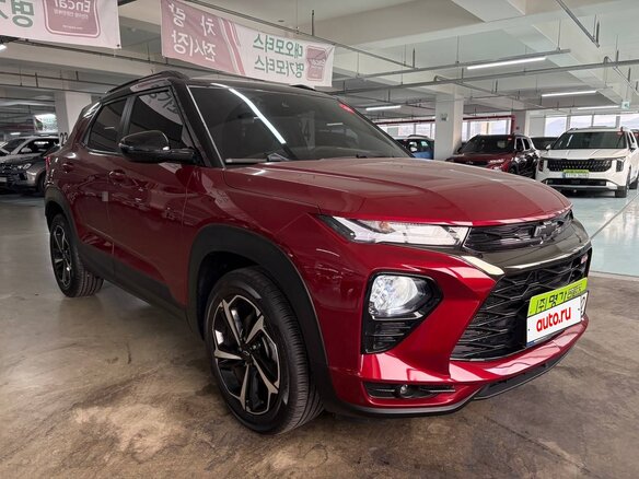 2022 Chevrolet TrailBlazer III, пурпурный, 1550000 рублей - вид 1