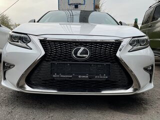 2017 Lexus ES 250 VI Рестайлинг, белый, 3000000 рублей, вид 2
