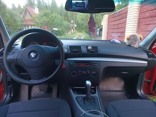 2008 BMW 1 серии 116i I (E81/E82/E87/E88) Рестайлинг, красный, 490000 рублей, вид 4