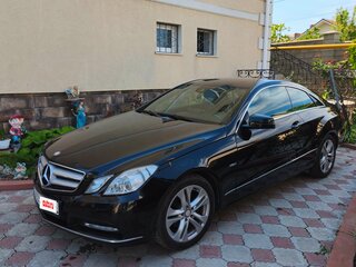 2011 Mercedes-Benz E-Класс 200 7G-Tronic IV (W212, S212, C207), чёрный, 1650000 рублей, вид 1