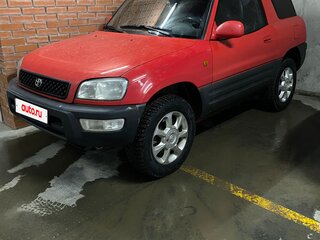 1999 Toyota RAV4 I (XA10), красный, 650000 рублей, вид 1