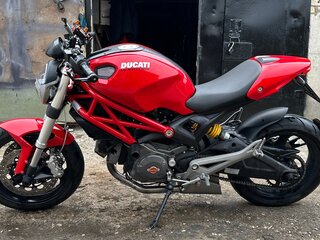 2010 Ducati Monster 696, красный, 410000 рублей, вид 4