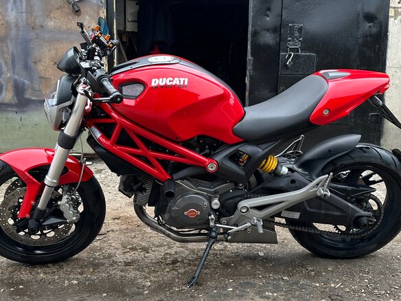 2010 Ducati Monster 696, красный, 410000 рублей - вид 3