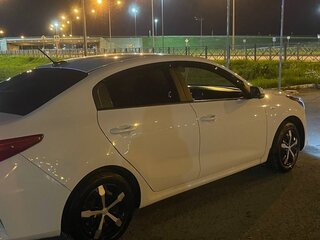 2021 Kia Rio IV Рестайлинг, белый, 1200000 рублей, вид 3