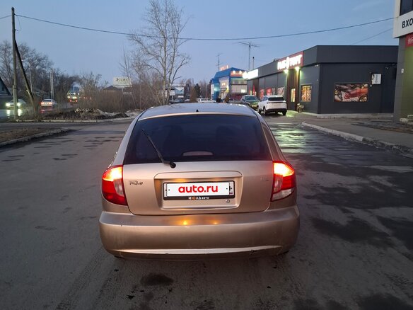 2005 Kia Rio II, бежевый, 150000 рублей - вид 2