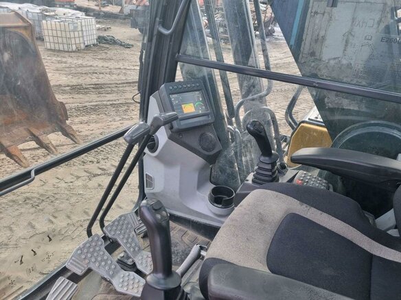 2018 John Deere E260LC, жёлтый, 6351000 рублей - вид 6
