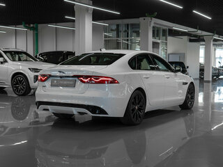 2021 Jaguar XF II Рестайлинг, белый, 4350000 рублей, вид 5