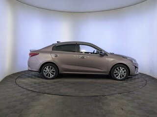 2021 Kia Rio IV Рестайлинг, коричневый, 1690000 рублей, вид 4