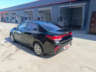 2017 Kia Rio IV, чёрный, 1300000 рублей, вид 4