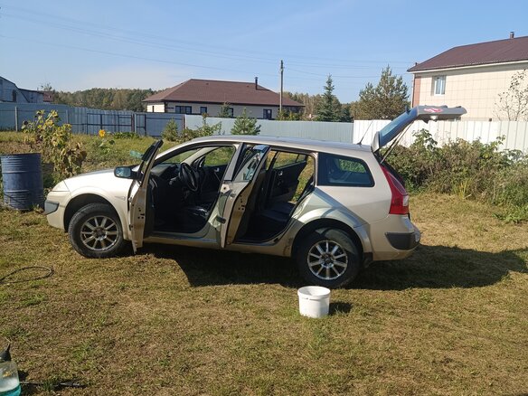 2007 Renault Megane II Рестайлинг, бежевый - вид 2