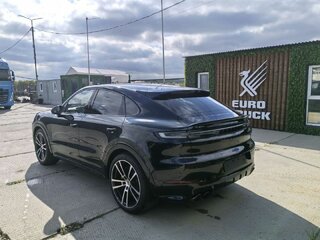 2026 Porsche Cayenne GTS Coupé III Рестайлинг, чёрный, 25900000 рублей, вид 4