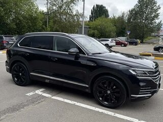 2020 Volkswagen Touareg III, чёрный, 6100000 рублей, вид 3