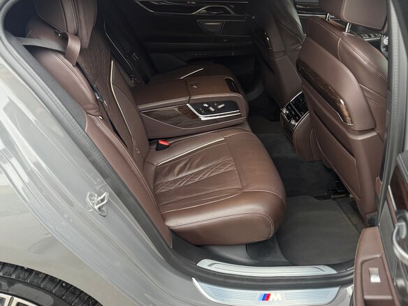 2022 BMW 7 серии 740d xDrive VI (G11/G12) Рестайлинг, серый, 7000000 рублей - вид 16