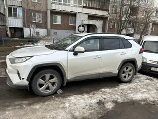 2021 Toyota RAV4 V (XA50), белый, 3350000 рублей, вид 3