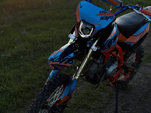 2025 Kayo Evolution YX140EM, оранжевый, 109999 рублей