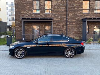 2013 BMW 5 серии 525d xDrive VI (F10/F11/F07), чёрный, 1899999 рублей, вид 3