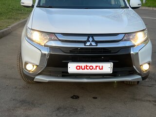 2018 Mitsubishi Outlander III Рестайлинг 2, белый, 1950000 рублей, вид 2