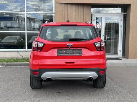 2018 Ford Kuga II Рестайлинг, красный, 1560000 рублей, вид 5