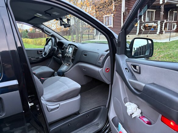 2011 Hyundai H-1 II, чёрный, 1500000 рублей - вид 11