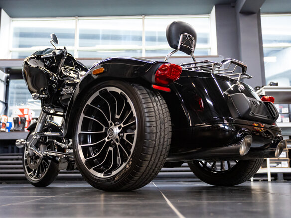 2023 Harley-Davidson Road Glide 3, чёрный, 3790000 рублей - вид 5