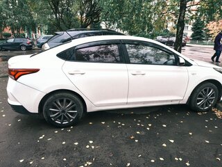 2021 Hyundai Solaris II Рестайлинг, чёрный, 900000 рублей, вид 2