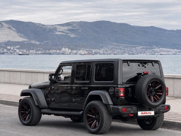 2022 Jeep Wrangler IV (JL), чёрный, 5900000 рублей - вид 2