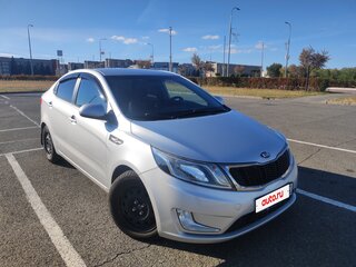 2013 Kia Rio 5-speed III, серебристый, 689000 рублей, вид 4