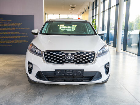 2019 Kia Sorento III Prime Рестайлинг, белый, 3150000 рублей, вид 2