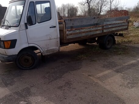 1988 Mercedes-Benz T1, белый, 380000 рублей, вид 3