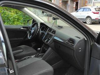 2018 Volkswagen Tiguan II, чёрный, 2350000 рублей, вид 5