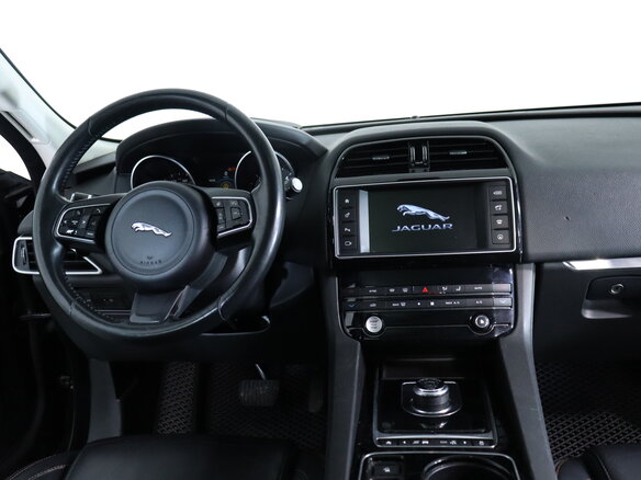 2016 Jaguar F-Pace I, чёрный, 2360000 рублей - вид 15