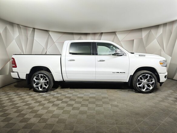 2019 Ram 1500 Crew Cab V, белый, 7200000 рублей - вид 5