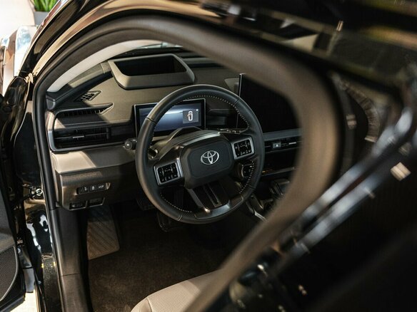 2026 Toyota RAV4 VI (XA60), чёрный, 4800000 рублей - вид 11