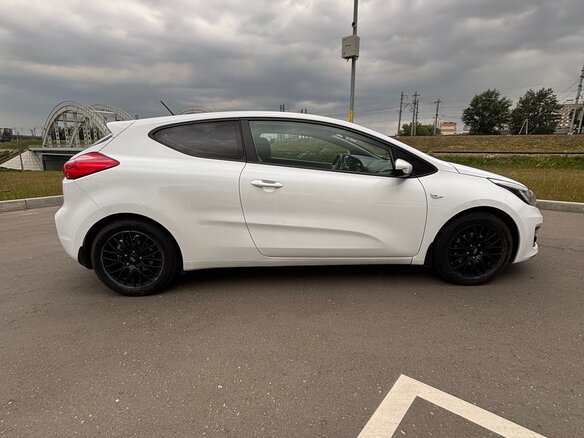 2016 Kia Ceed II Рестайлинг, белый, 1299000 рублей - вид 8