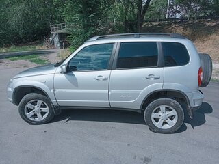 2013 Chevrolet Niva I Рестайлинг, серебристый, 650000 рублей, вид 5
