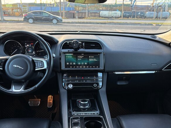 2019 Jaguar F-Pace I, чёрный, 2200000 рублей - вид 8