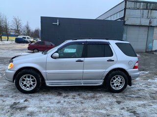 2004 Mercedes-Benz M-Класс 350 I (W163) Рестайлинг, серебристый, 690000 рублей, вид 2