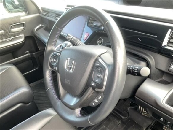 2022 Honda Stepwgn V Рестайлинг, белый, 1950000 рублей - вид 5