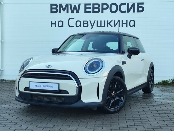 2021 Mini Hatch Cooper III (F55/F56) Рестайлинг 2, белый, 2765000 рублей