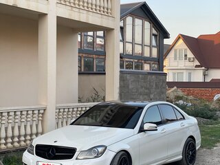2011 Mercedes-Benz C-Класс 180 BlueEFFICIENCY III (W204) Рестайлинг, белый, 1250000 рублей, вид 3