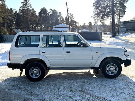 1997 Toyota Land Cruiser 80 Series Рестайлинг, белый, 2350000 рублей, вид 3