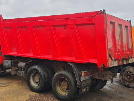 2010 Iveco Trakker, красный, 2300000 рублей, вид 4